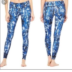 ALO yoga blue snakeskin print leggings